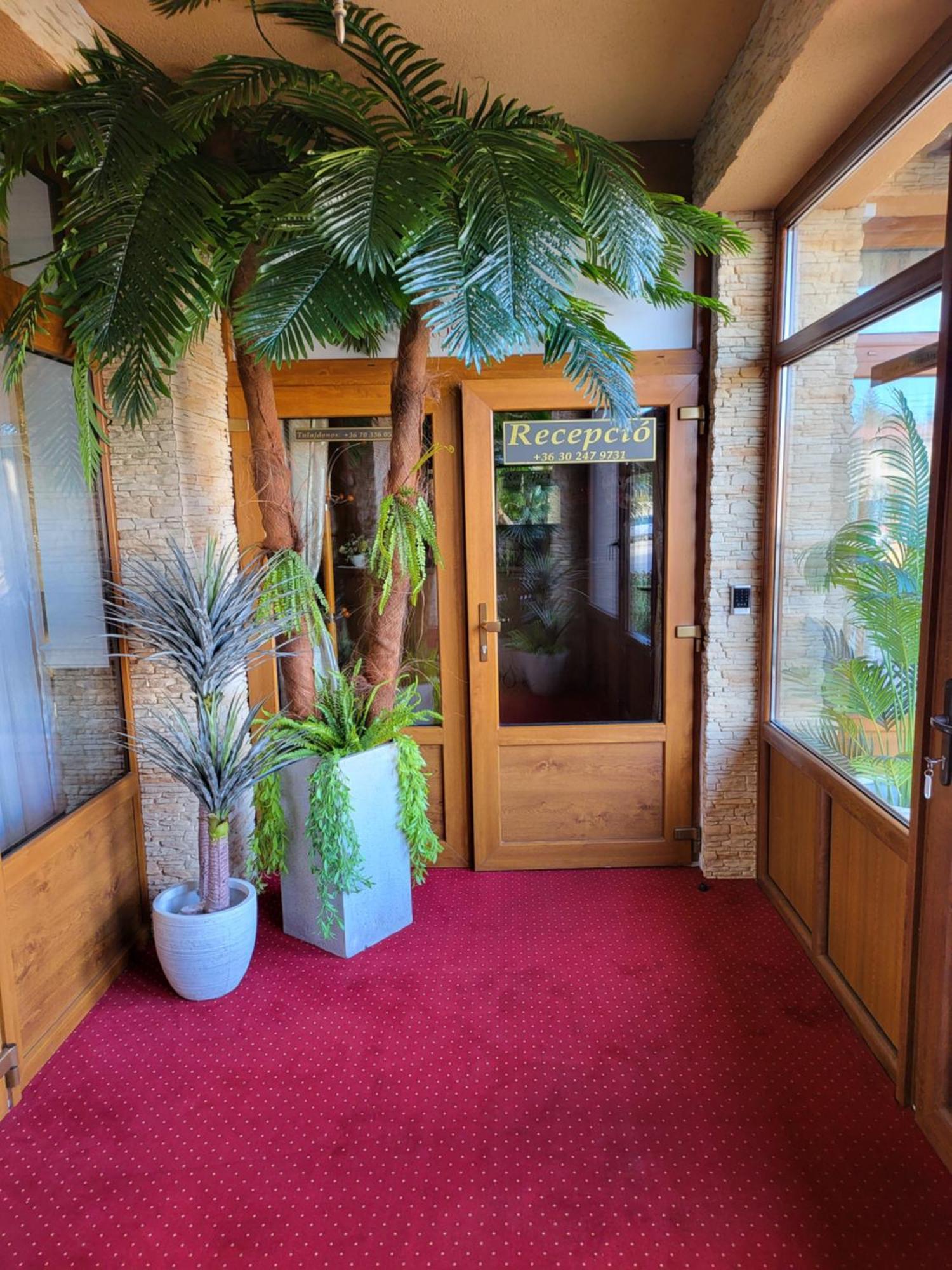 Bed and Breakfast Voeroes Alom Panzio Тисакечке Экстерьер фото