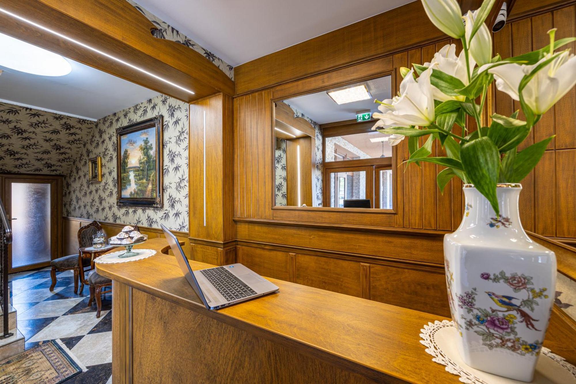 Bed and Breakfast Voeroes Alom Panzio Тисакечке Экстерьер фото