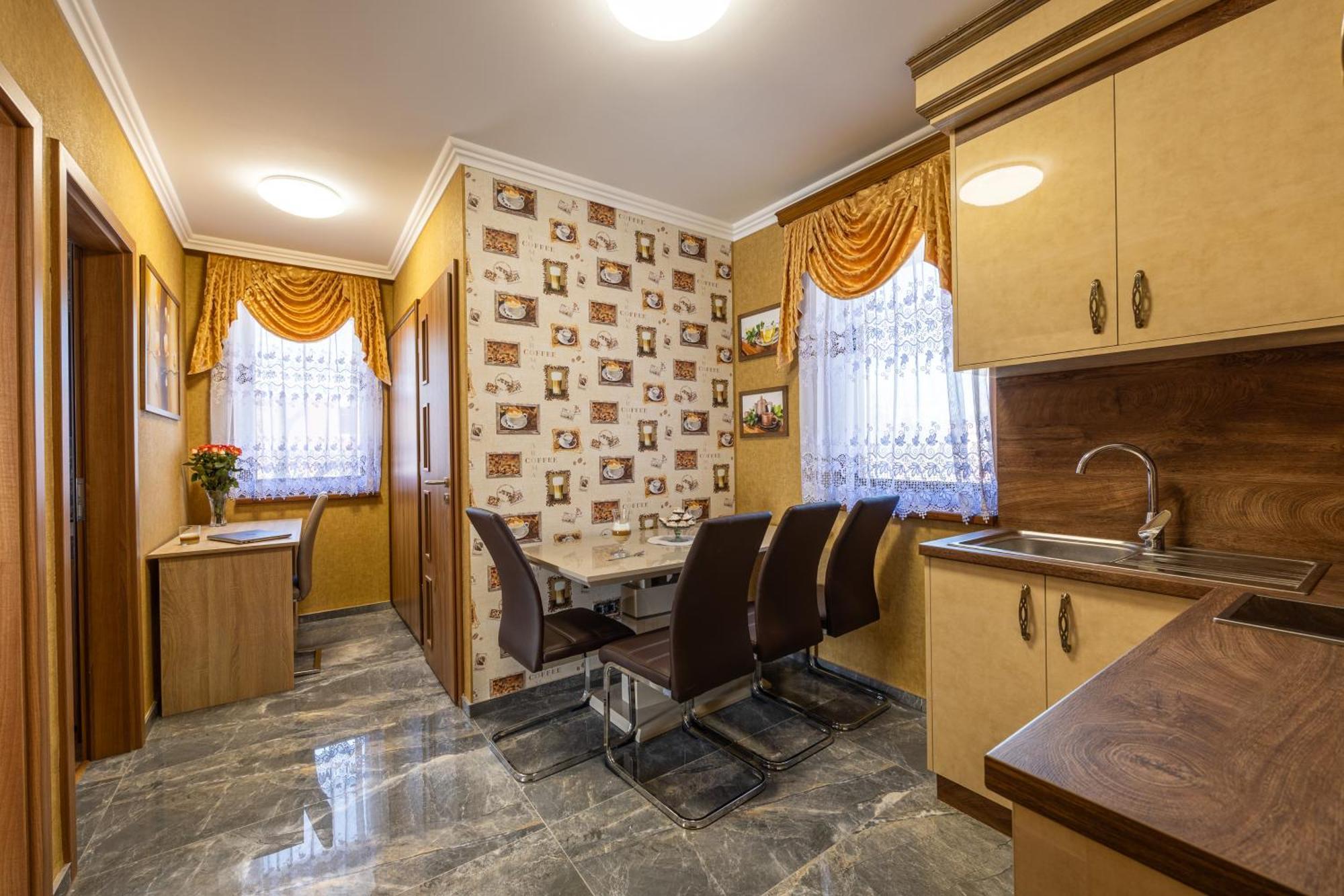 Bed and Breakfast Voeroes Alom Panzio Тисакечке Экстерьер фото
