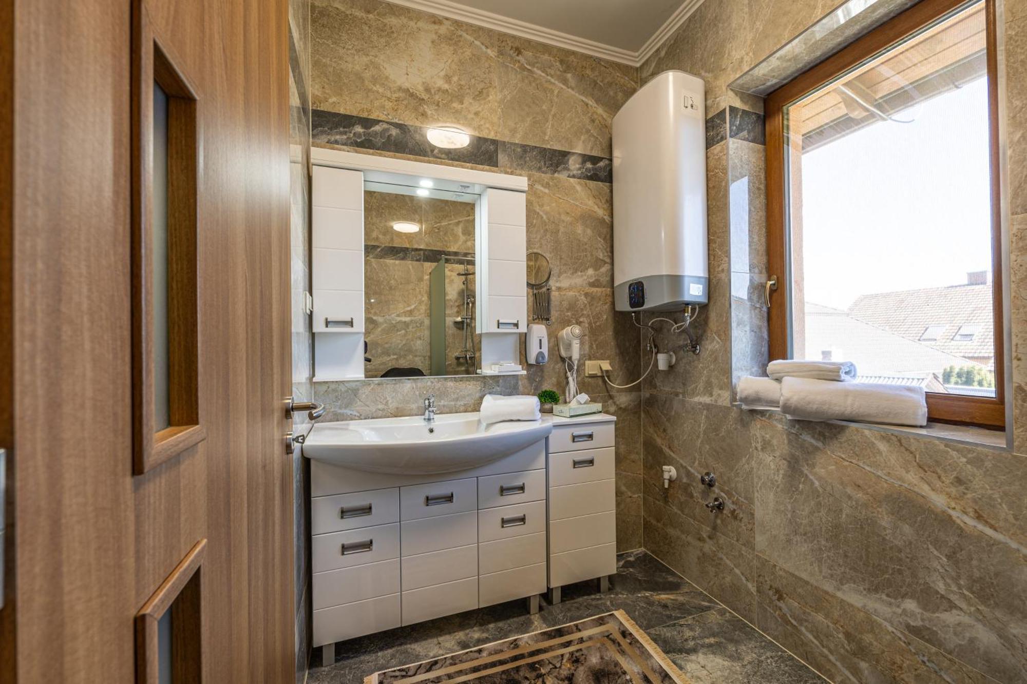 Bed and Breakfast Voeroes Alom Panzio Тисакечке Экстерьер фото