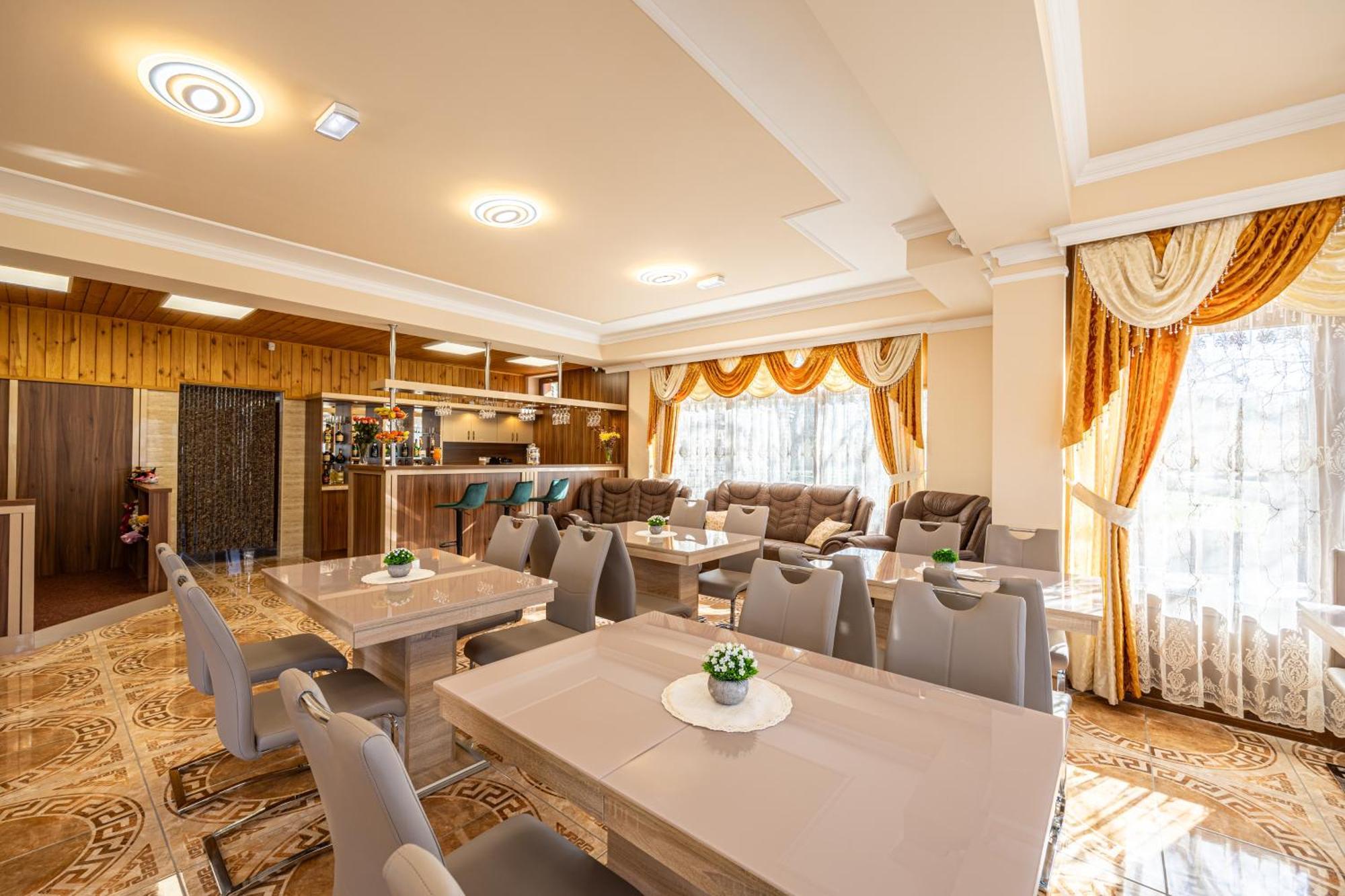 Bed and Breakfast Voeroes Alom Panzio Тисакечке Экстерьер фото